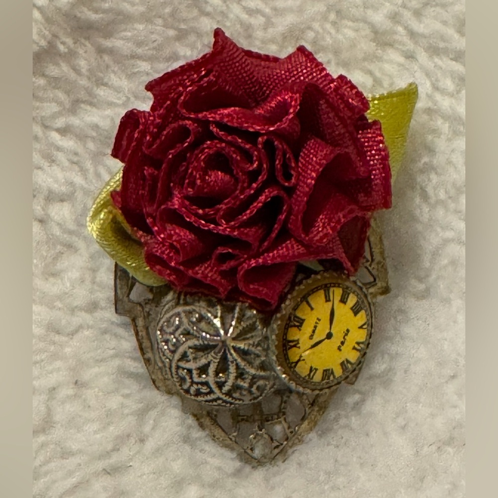 #1239 - VTG Steampunk Rosette Clock Leaf Brooch Pin Silver-tone & Red Rose
